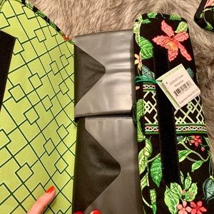 Vera Bradley’s botanica NWT CD/DVD case